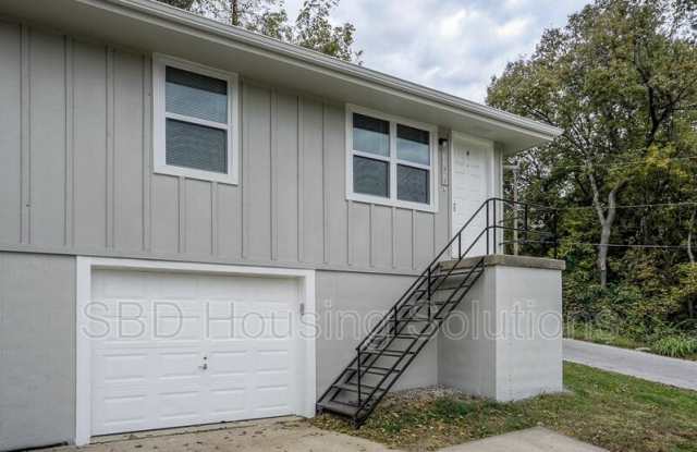 11813 Henry St - 11813 Henry Avenue, Sugar Creek, MO 64054