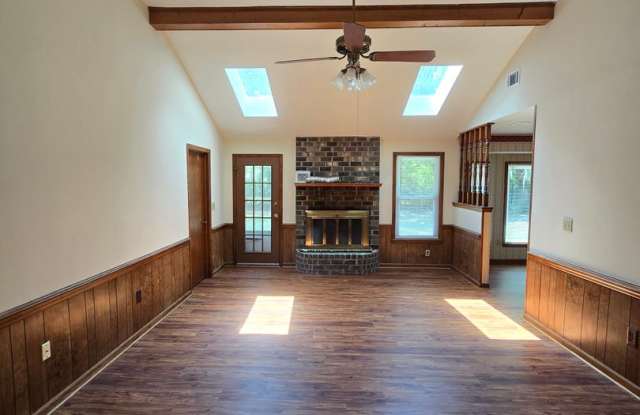 407 Indian Drive Gallery 4