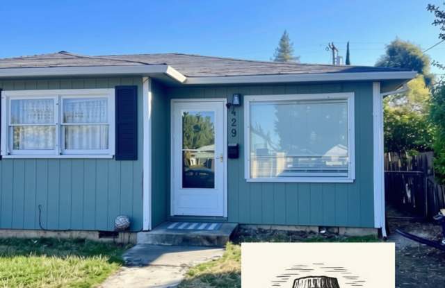 Charming 2 Bedroom Cottage Style Duplex in Medford Gallery 1