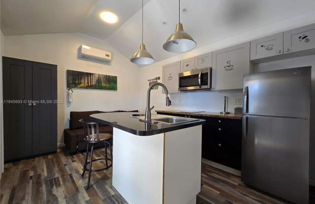 330 SW 13th St photos photos