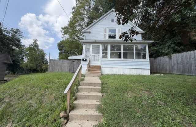 Move-In Ready 4-Bedroom Home with an Updated Kitchen – $1,250/Month photos photos