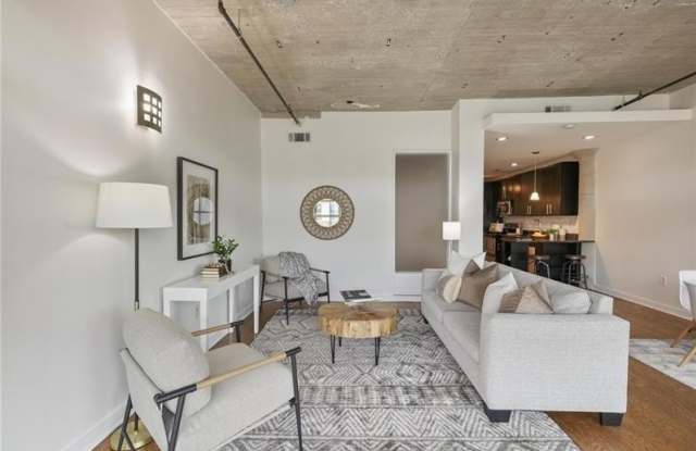 890 Memorial Drive SE Gallery 3