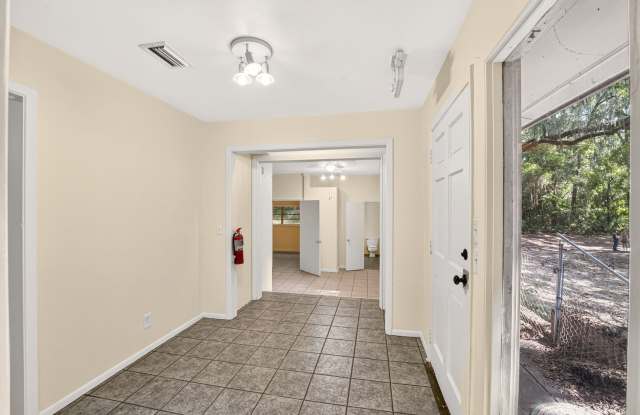 Large 9 Bedroom House In Walking Distance to Sorority Row Gallery 4