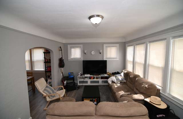 23304 Cayuga Ave photos photos