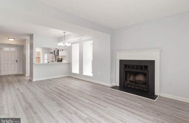 2403 S WALTER REED Drive S Gallery 2