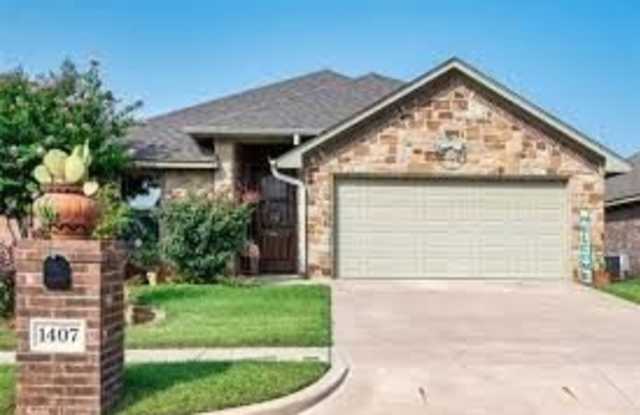 1407 Lauren Lane Gallery 1