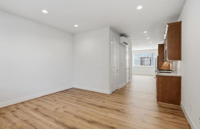3Bd/3.5Ba Woodinville Townhome Gallery 4