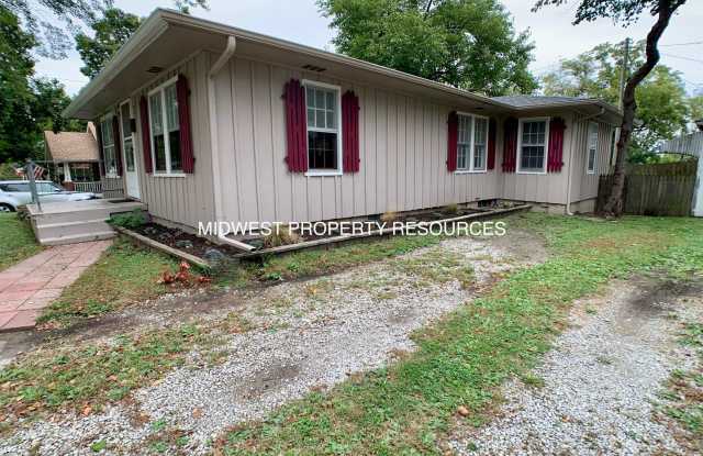 Adorable Bungalow in Downtown Lees Summit! Gallery 3