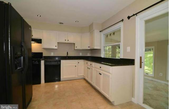 4605 Kenwood Drive Gallery 4