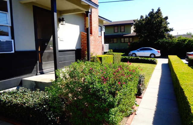 2 Bedroom 1 Bath Duplex for Rent in Uptown Whittier photos photos