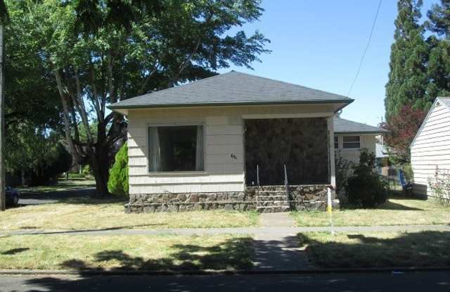 3Bd/1Ba Single Story House w/ Basement - Available Mid September! photos photos