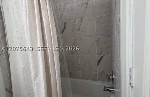 4729 SW 63rd Ln Gallery 2