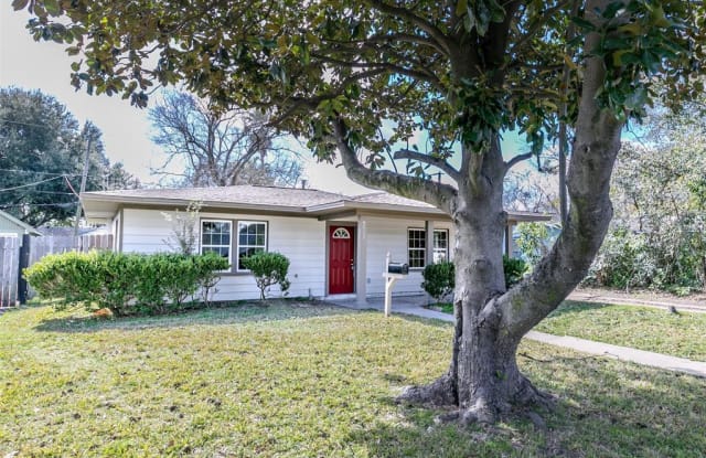 7642 Dixie Dr - 7642 Dixie Drive, Houston, TX 77087