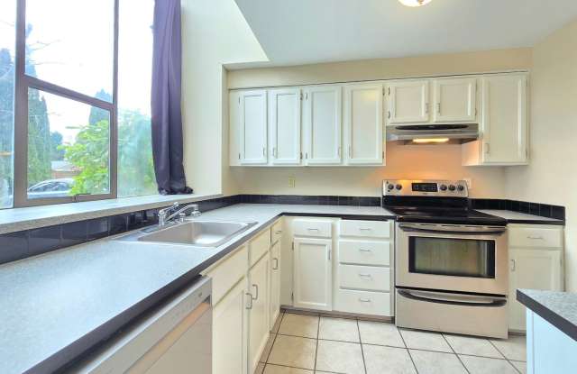 2 Bedroom Townhome in Marysville Pet Friendly ! - 4817 76th Street Northeast, Marysville, WA 98270