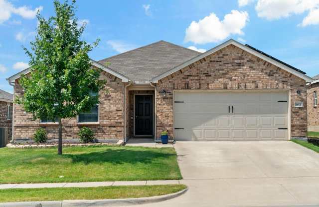 Beautiful 3 bedroom house in Aubrey. photos photos