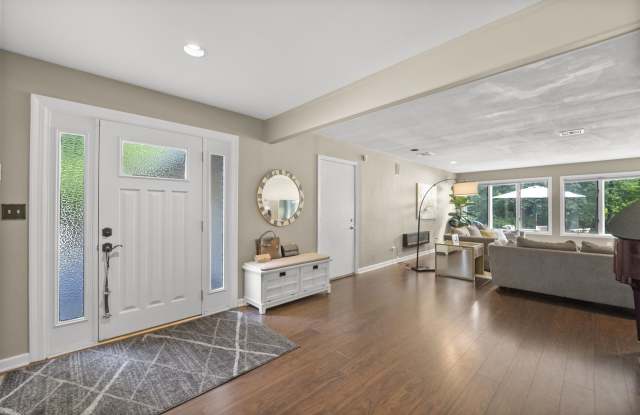 926 NORGATE DR Gallery 2