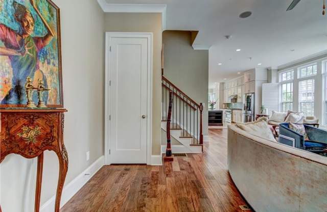 5830 Sandy Springs Circle Gallery 4