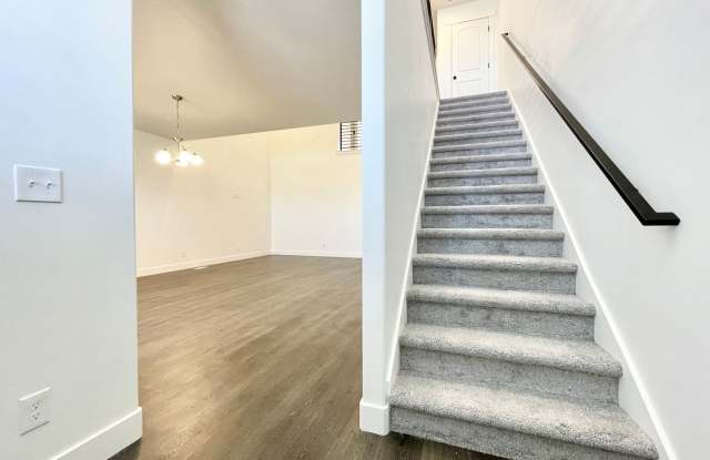 Modern Townhome at Mountain Ridge! Gallery 3