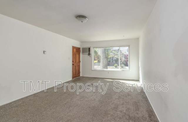 2431 33rd St. Gallery 4