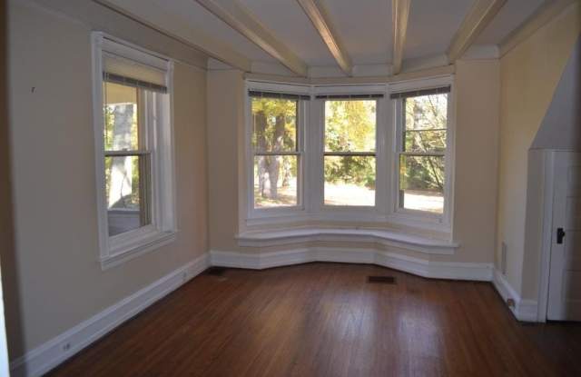 211 PENNSWOOD ROAD Gallery 4