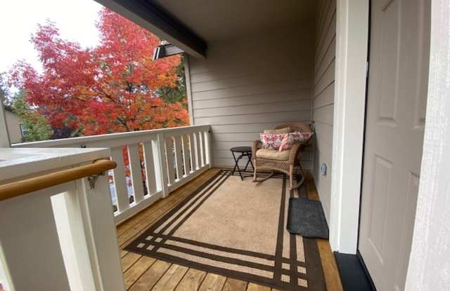 Unfurnished updated ADU above garage in the Parks at Broken Top photos photos