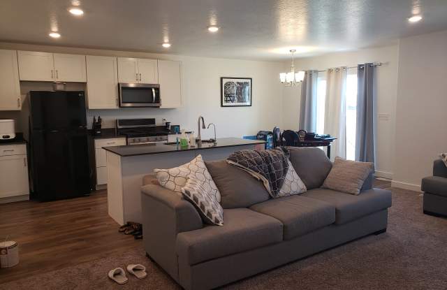 1826 South 460 West photos photos