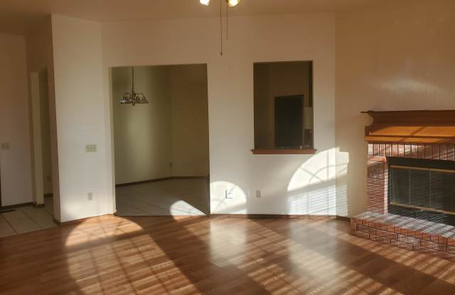 1512 Louis Scott Street Gallery 3