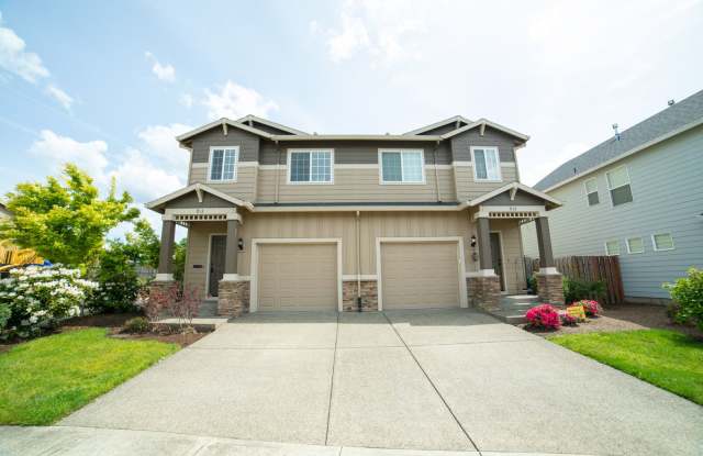 Newer Construction Townhome in Canby photos photos