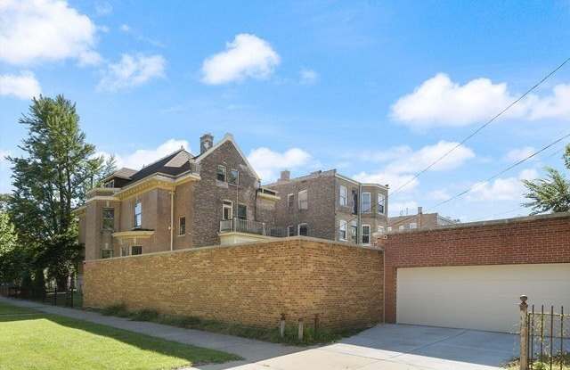 1036 W Garfield Boulevard Gallery 2