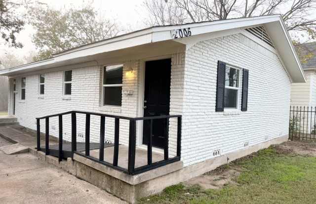 Beautiful 1 bedroom duplex in the heart of it all. photos photos