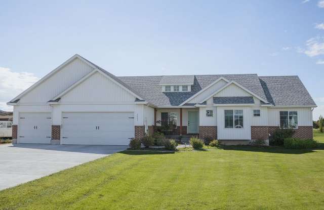 River Rock Estates Home For Rent | 3 Bed, 2 Bath & 3-Car Garage Gallery 1
