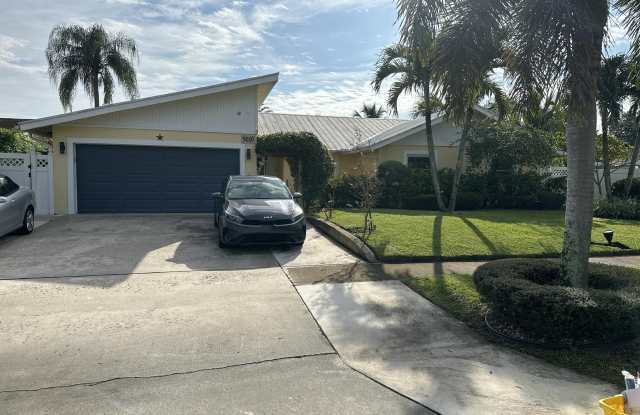 5010 WOODSTONE Circle N - 5010 Woodstone Circle North, Palm Beach County, FL 33463 5010 WOODSTONE Circle N - 5010 Woodstone Circle North, Palm Beach County, FL 33463