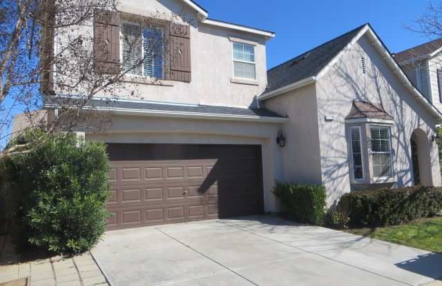 Clovis Gated 2-Story Home, 2BR/3BA, Built 2005 – 2x Primary Suites photos photos
