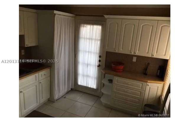 10794 N Kendall Dr Gallery 4