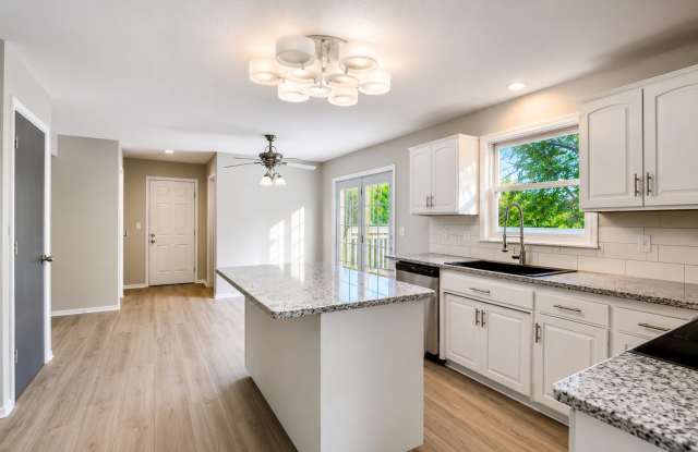 Lovely 4BR 4BA Home in the Best Neighborhood in Sartell! Gallery 4