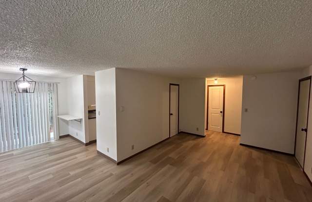 Newly Renovated 2 bed 1 bath in heart of McMinnville Gallery 3