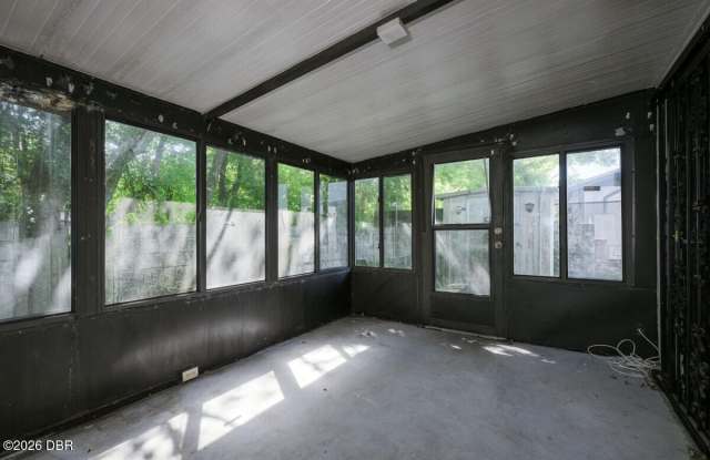 927 E Millard Court Gallery 3