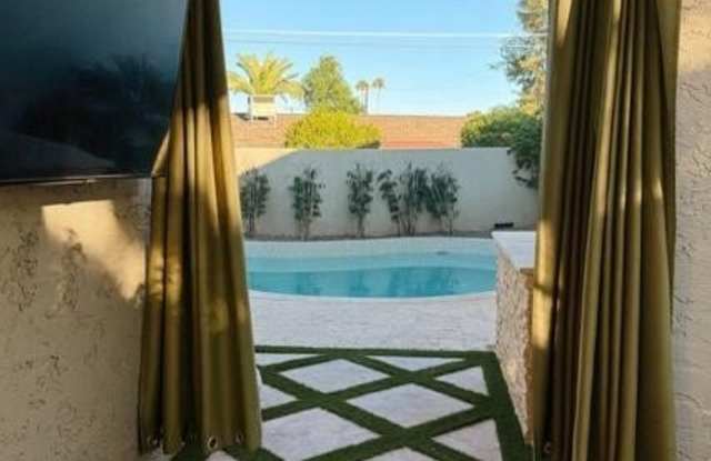 8100 E CAMELBACK Road Gallery 3