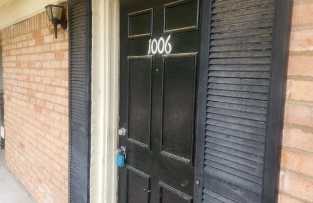 Afforadable 1 Bedroom Condo- Ready for new tenants- 76116 - 5063 Ridglea Lane, Fort Worth, TX 76116