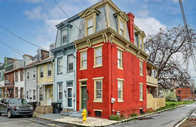Eye-Catching 2 Bedroom in Heart of Midtown photos photos