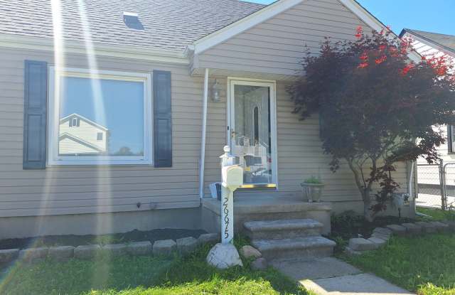 Charming 3 bedroom bungalow freshly updated - 26675 Waldorf Street, Roseville, MI 48066