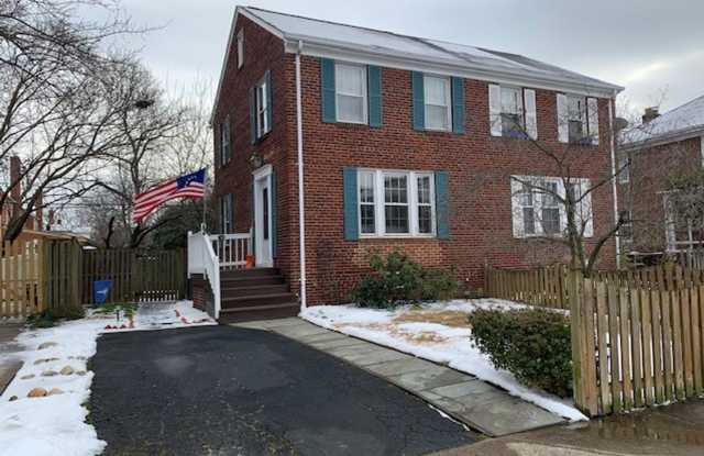 Beautiful 2 Bedroom 1 Bathroom End Unit, Brick Townhome In Serene Long Branch Community photos photos