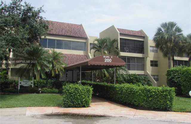 200 Lakeview Dr photos photos