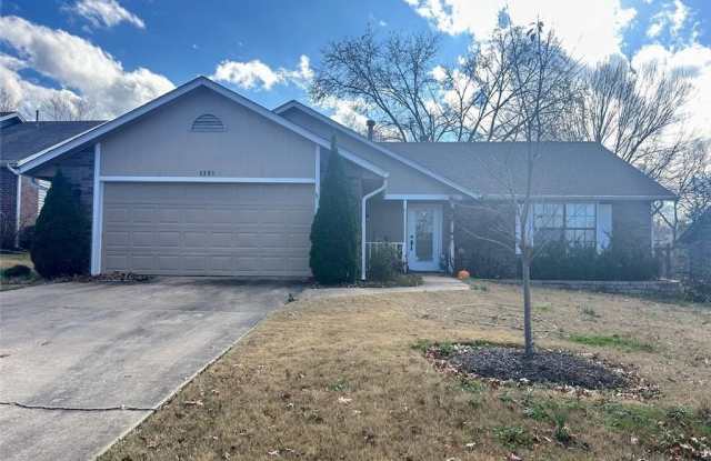 1381  E Amber  DR - 1381 East Amber Drive, Fayetteville, AR 72703