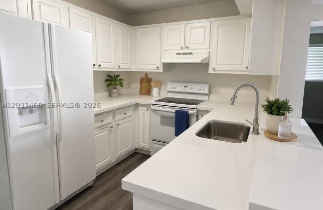 350 Palm Cir W photos photos