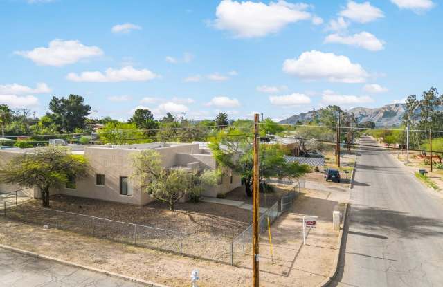 Large Home with 4 bedrooms in Central Tucson! Gallery 4