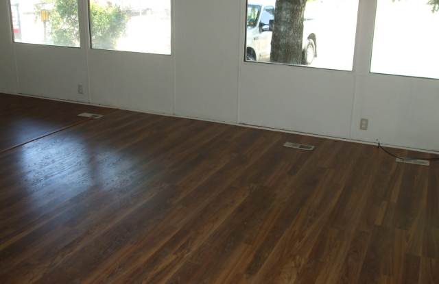 $500 rent credit for approved tenant. 3 bed 2 bath manufactured with new flooring - 2549 North Bali Avenue, Boise, ID 83713