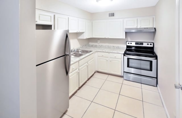 920 W. New York Avenue - 920 West New York Avenue, DeLand, FL 32720