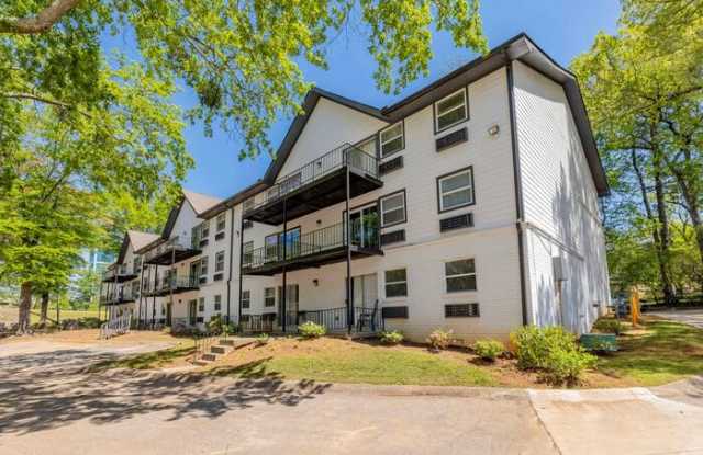 2006 Northlake Parkway photos photos