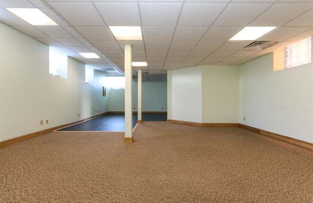 11 10th Avenue South - C Gallery 4